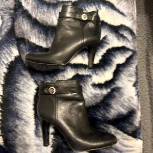 Black Tory Burch booties 60$